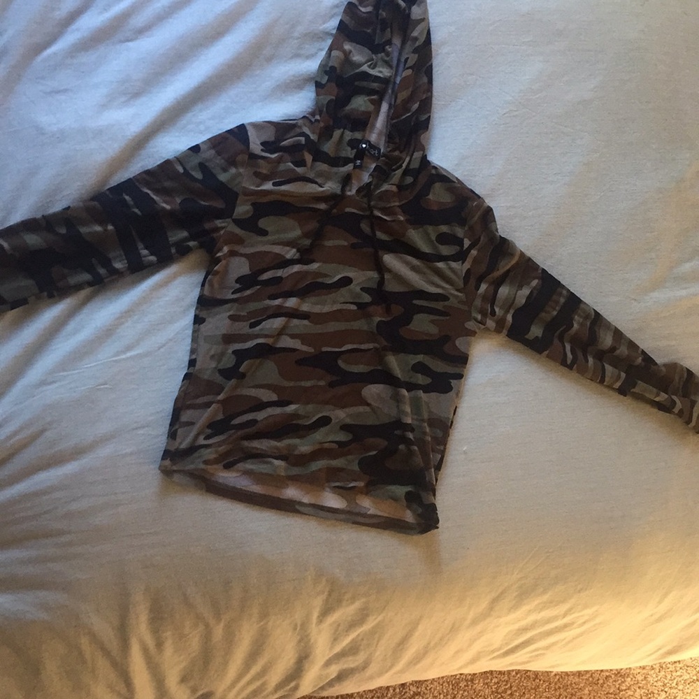 Crop top, camouflaged design